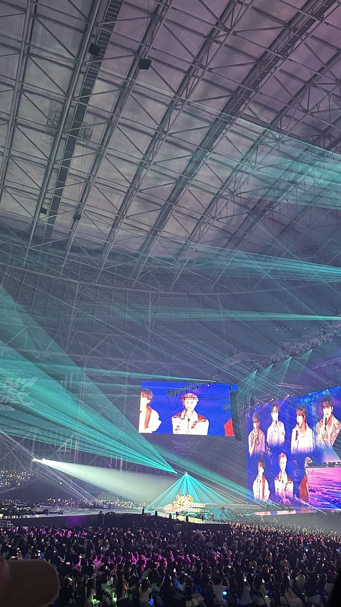 스포당할까봐 안 들어오고 참다가 오늘 다녀와서 이제 들어왔네ㅠㅠ 이렇게 콘서트가 좋다니 눈물이나ㅠㅠ