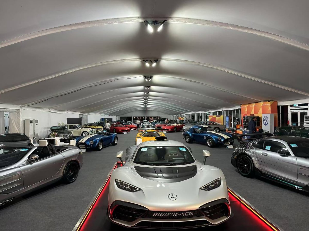 brianxpeng's tweet image. Just wrapped up an incredible day at @fosgoodwood ! This time we bring two dynamic debuts, the new XPENG G6 and P7+ to Europe. The most interesting thing is introducing IRON to the Duke of Richmond. Yes, he loves it! $XPEV