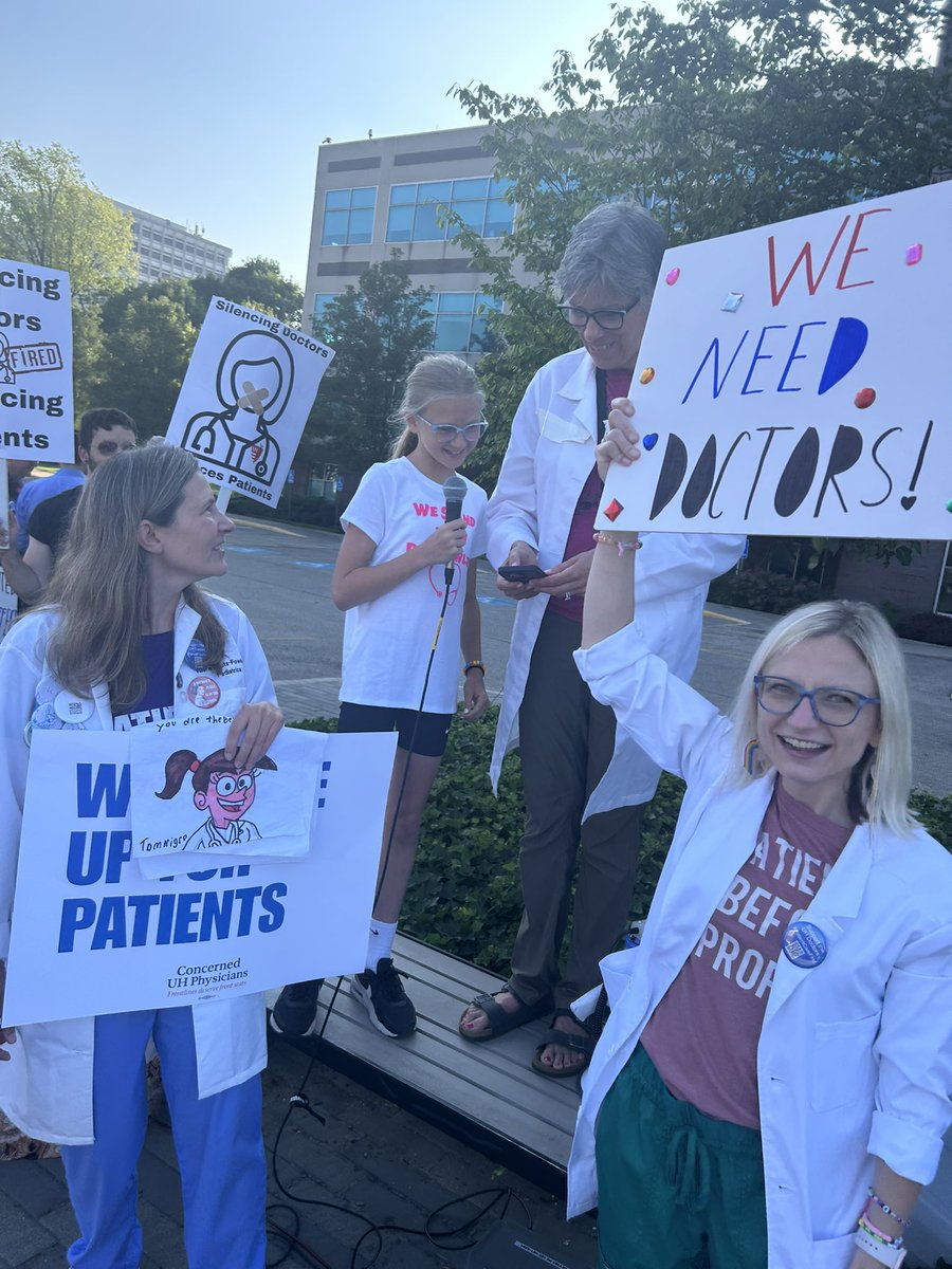 Roger_Sikes's tweet image. Hundreds out this am in support of Dr. Fowler and Dr. Beene who were fired by @UHhospitals for their patient advocacy and efforts to organize a union. #Cleveland We won’t let this stand.