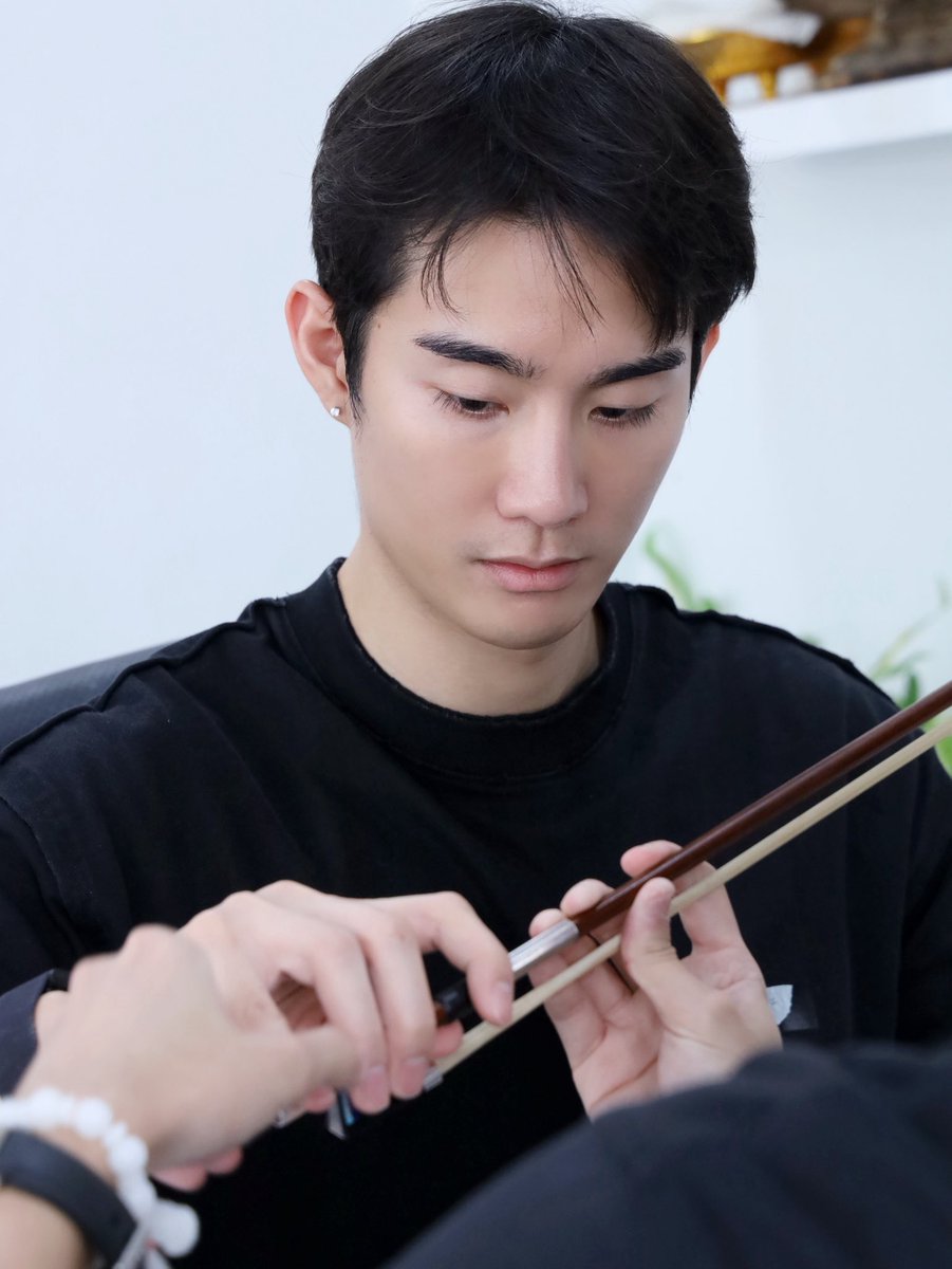 ForceBook_F's tweet image. Forcejs Style ✨
#fforce_ #ForcejsStyle
 
#MASONPRINCE
1. Oversized washed simple logo T-shirt 

#cartier
 2. Love Ring

#WHOOP 
3. Whoop Strap 4.0

พี่แทนคุณของน้องบทเพลงกับไวโอลินเท่ๆ 🎻
#MelodyOfSecrets