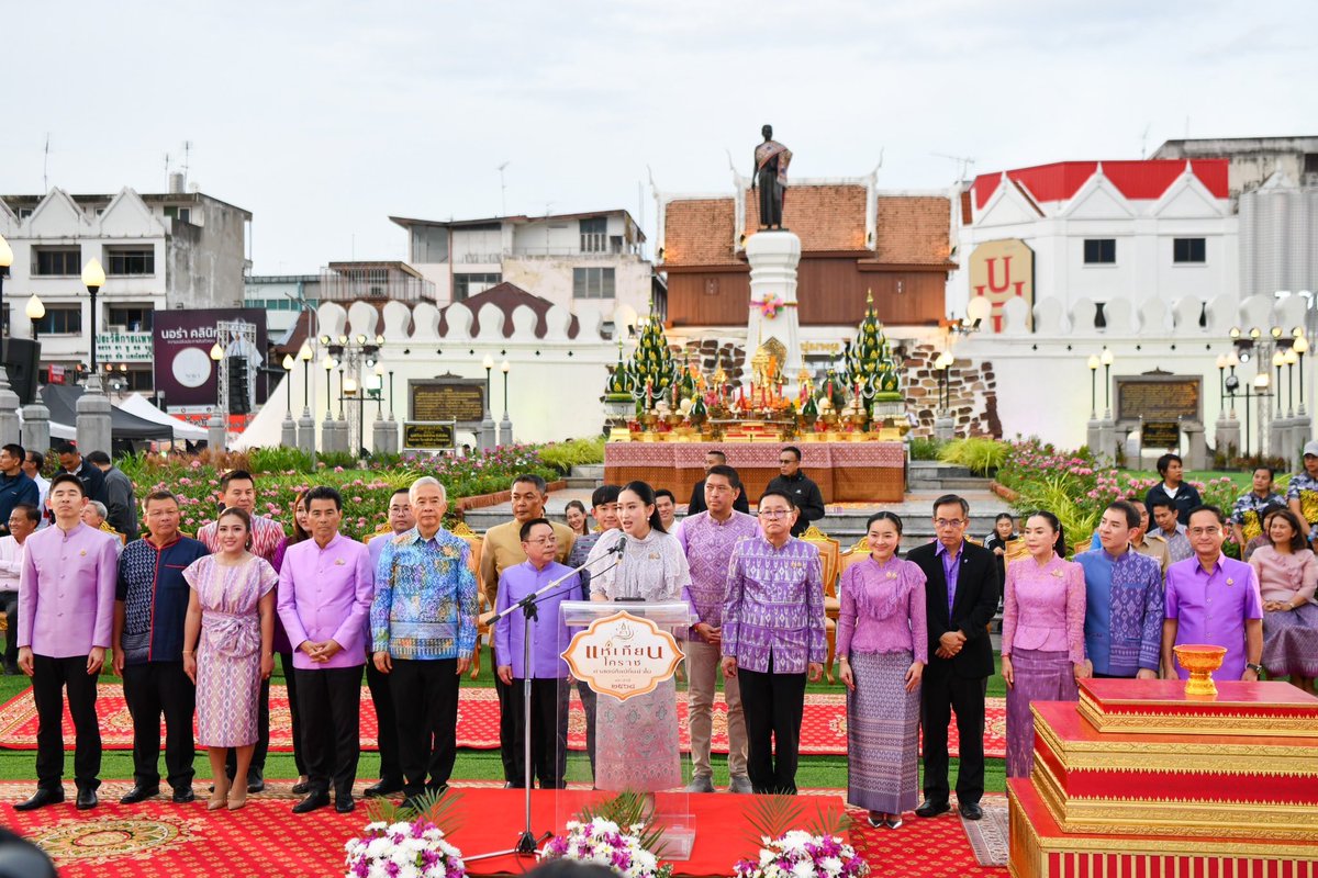 แห่เทียนโคราช ศาสตร์ศิลป์ถิ่นย่าโม หัวใจของศาสนิกชน พลังของวัฒนธรรม และการเติบโตของผู้คนที่รักบ้านเมือง :) 

ได้กลับมาสักการะย่าโมครั้งที่ 2 ครั้งนี้ได้มาร่วมบุญกับพี่น้องประชาชนในงานแห่เทียนเข้าพรรษาที่โคราช อีกหนึ่งจังหวัดที่มีการแห่เทียนพรรษาที่สวยงาม ยิ่งใหญ่