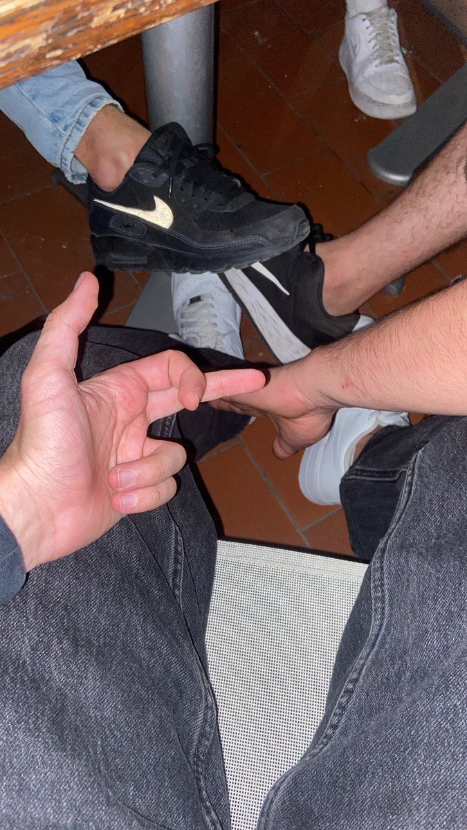 A FROCI VI ASPETTIAMO ZONA ALASSIO 😈😈

#nike #airforce #airmax #calciatori