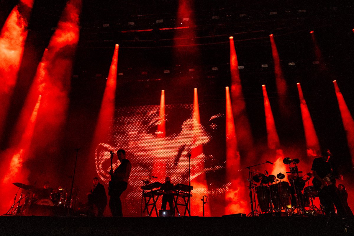 IsleOfWightFest's tweet image. Pure synth-chaos from start to finish! Faithless lit up #IOW2025 with a set to remember. We’re still buzzing from those beats⚡🎶 #SkyxIOW