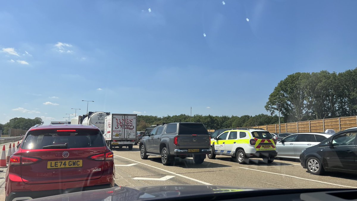 Oh the joys stationery traffic on M25 and it’s not even rush hour Why can’t the UK keep the roads flowing?