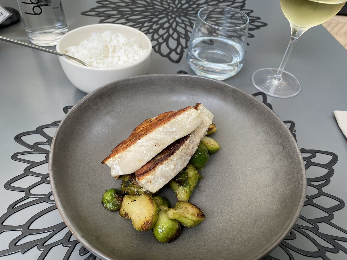 Lounas. Kalaa. Jopa ruusukaali on hyvää.