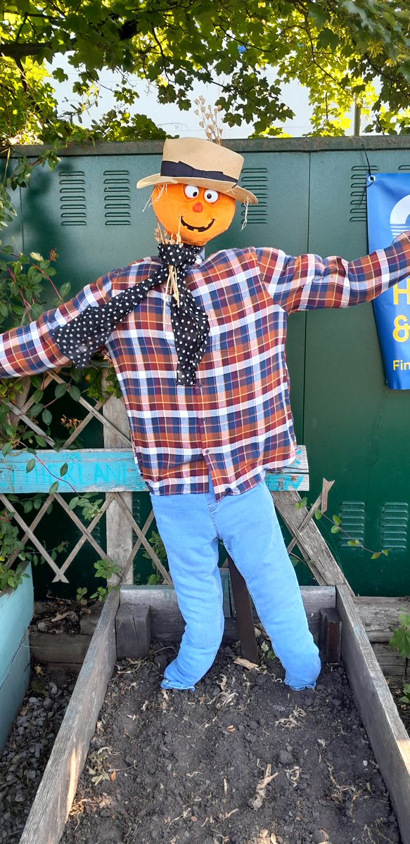 CRT Rob (@crtroblangdon) on Twitter photo Say "hello" to our Scarecrow on your #Querkies Trail as you pass our garden at Litherland cultureliverpool.co.uk/events/the-qwe… <a href="/CanalRiverTrust/">Canal & River Trust</a> Say "hello" to our Scarecrow on your #Querkies Trail as you pass our garden at Litherland cultureliverpool.co.uk/events/the-qwe… <a href="/CanalRiverTrust/">Canal & River Trust</a>