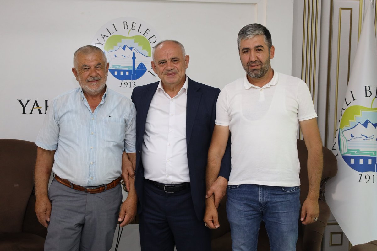 Belediyemiz İmar A.Ş. şirketinden emekli olan Temizlik İşleri Müdürlüğü personellerimizden Sn. Hüseyin Uluyol ve Sn. Bilal Kahraman Belediye Başkanımız Sn. Esat Öztürk’ü makamında ziyaret etti.

👏 Emeklerinden dolayı kendilerine teşekkür ediyor, emeklilik hayatlarında sağlık ve