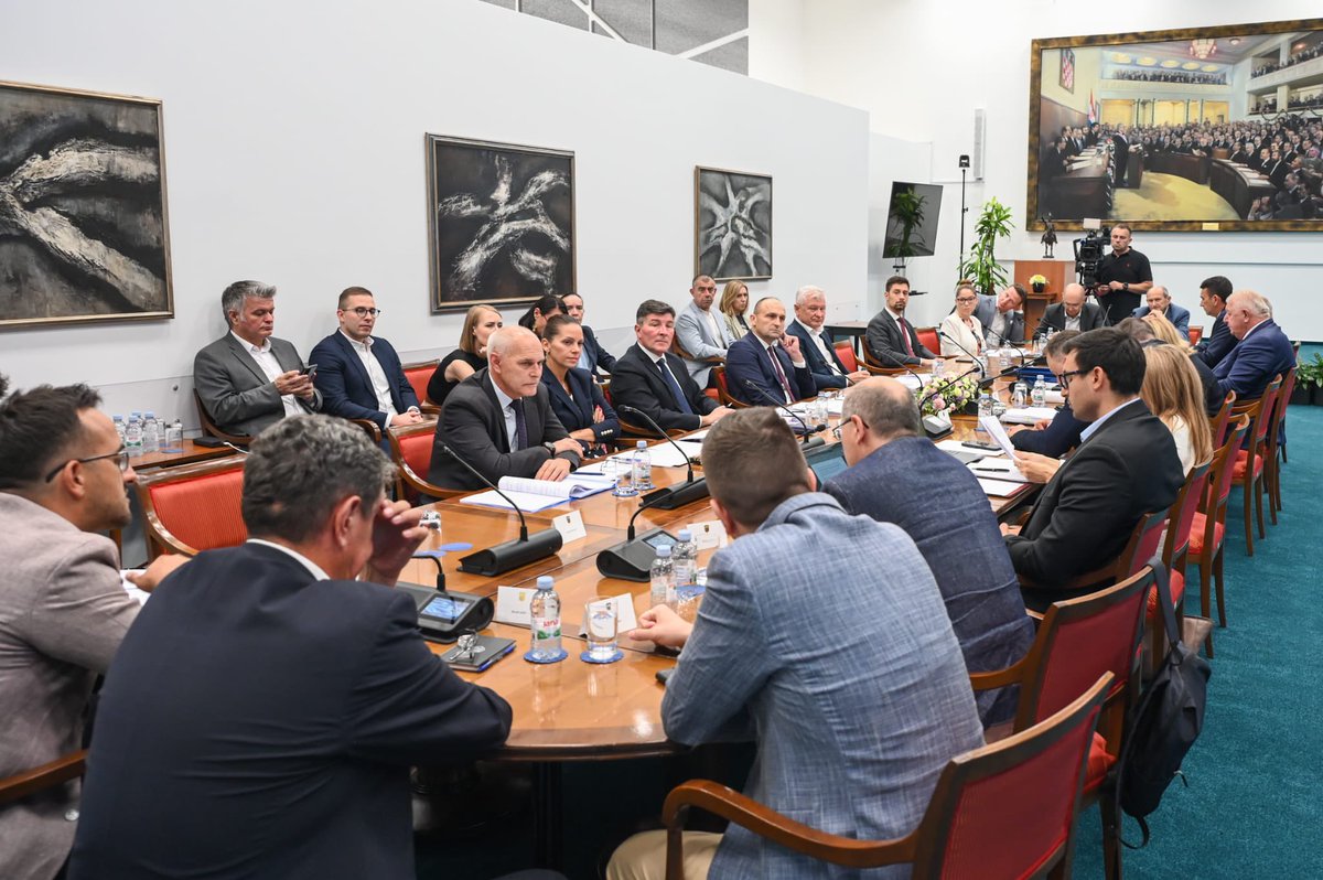 ivananusic12's tweet image. Saborski Odbor za obranu jednoglasno je podržao prijedloge izmjena zakona @MORH_OSRH kojima se uvodi temeljno vojno osposobljavanje (TVO), kao i nacrt Strategije obrane RH te Dugoročni plan razvoja #OSRH. U ponedjeljak ćemo zakone i strateške obrambene dokumente raspraviti i na…