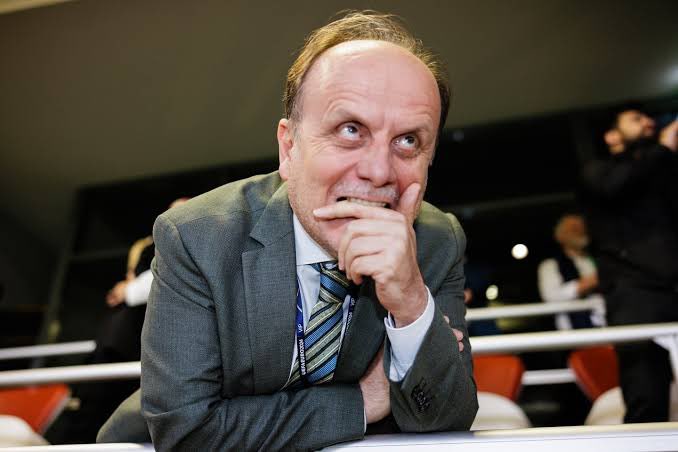 Emeklilerin hakları hakkında görüşme yapılırken namussuz ca sırıtan ve alay eden Akp m.vekili Mehmet Baykan.
#Emekliler
#emekliyeseyyanen30bintl