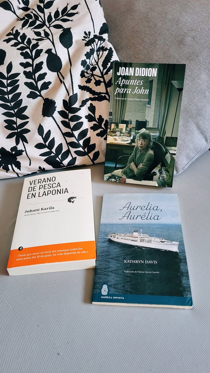 virginiagarzaB's tweet image. Estos son los últimos libros que me han llegado, algunos de ellos por sorpresa, y solo pido más tiempo libre para leer todo lo que me gustaría este verano 🤍