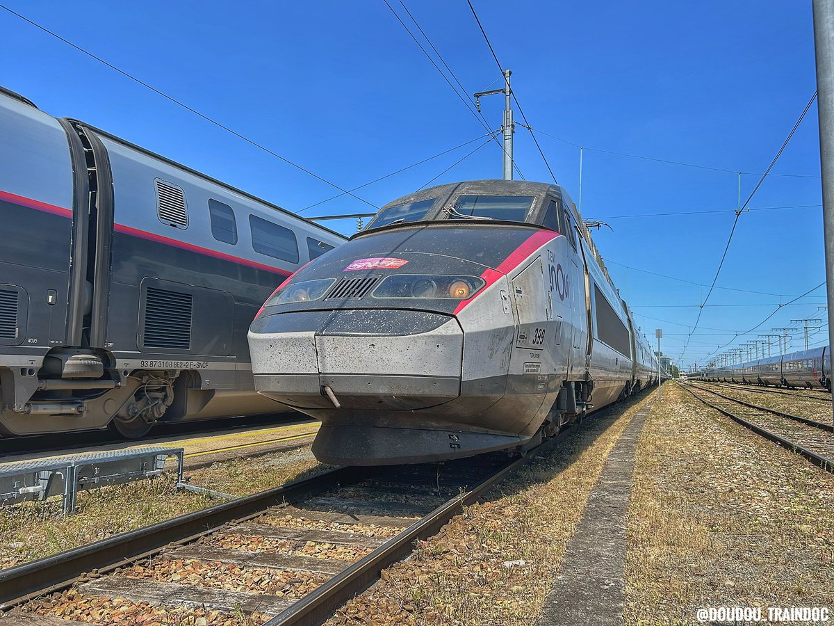 Doudou_TrainDoc's tweet image. Bouillante et en-moustiquée TGV Atlantique prête à affronter ce week-end de grand départ 🏝️🚄💨

Tous les voyants sont au vert pour elle et ses 111 autres sœurs qui vont parcourir l’axe Atlantique ce week-end ✅…

Pour moi direction le weekend avant des semaines sportives 🥵🛠️
