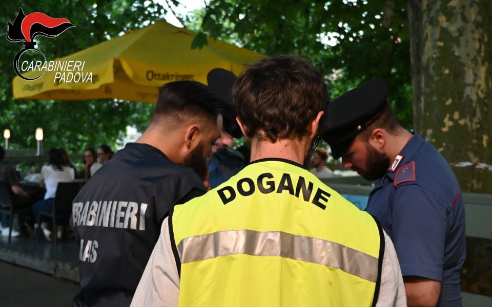 Controlli a Padova: Carabinieri e NAS presidiano Portello e Navigli 
tgpadova.telenuovo.it/cronaca/2025/0…