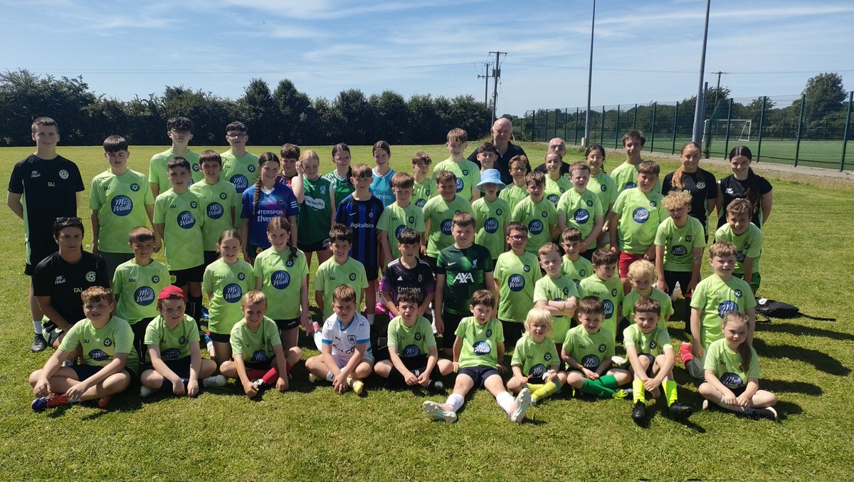 FAI Summer Camp in Ballymahon AFC this week.
Thanks to John Nally from Circle K Ballymahon for helping to keep the all the kids nice and cool in the Sun shines today with ice cream 🍨🌞💚⚽
<a href="/circlekireland/">Circle K Ireland</a> 
<a href="/FAIreland/">FAIreland</a>