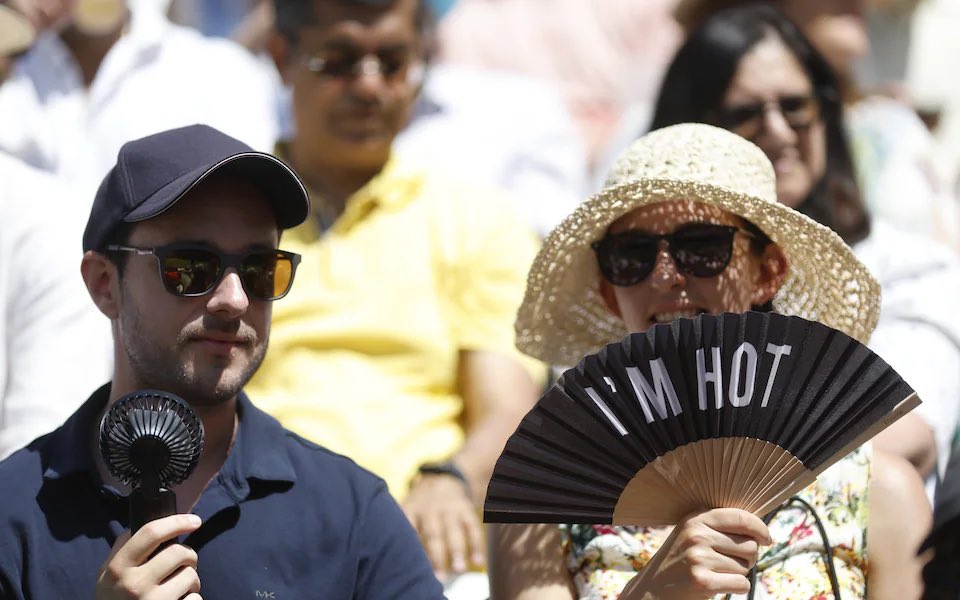 The British are fainting one by one at Wimbledon.
Sun’s out for 30 minutes and the game keeps stopping.
Turns out the empire has a hydration problem.