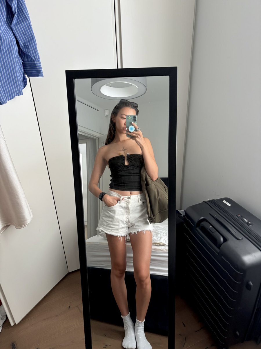 gracewas_here's tweet image. i just love going to my hot girl job every day (also hi berlin tattoos hard launch)