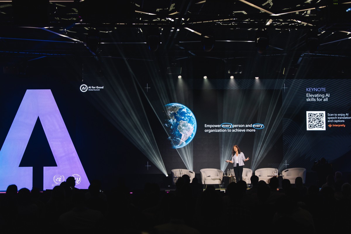 AIforGood's tweet image. LIVE from the #AIforGood Global Summit!
Naria Santa Lucia, Digital Inclusion and Community Engagement, @Microsoft Philanthropies, explores how #AI skilling can empower workers, students, and leaders to thrive in the AI era. From workforce transformation to digital inclusion, the…
