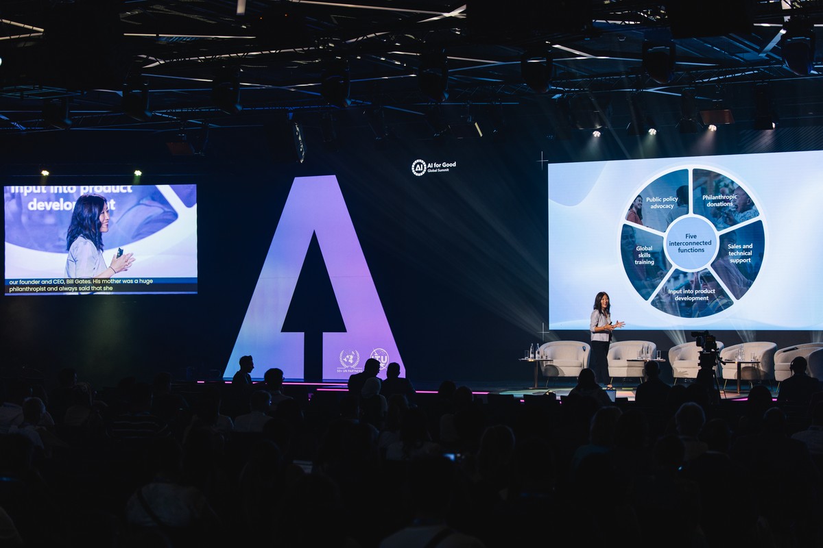 AIforGood's tweet image. LIVE from the #AIforGood Global Summit!
Naria Santa Lucia, Digital Inclusion and Community Engagement, @Microsoft Philanthropies, explores how #AI skilling can empower workers, students, and leaders to thrive in the AI era. From workforce transformation to digital inclusion, the…