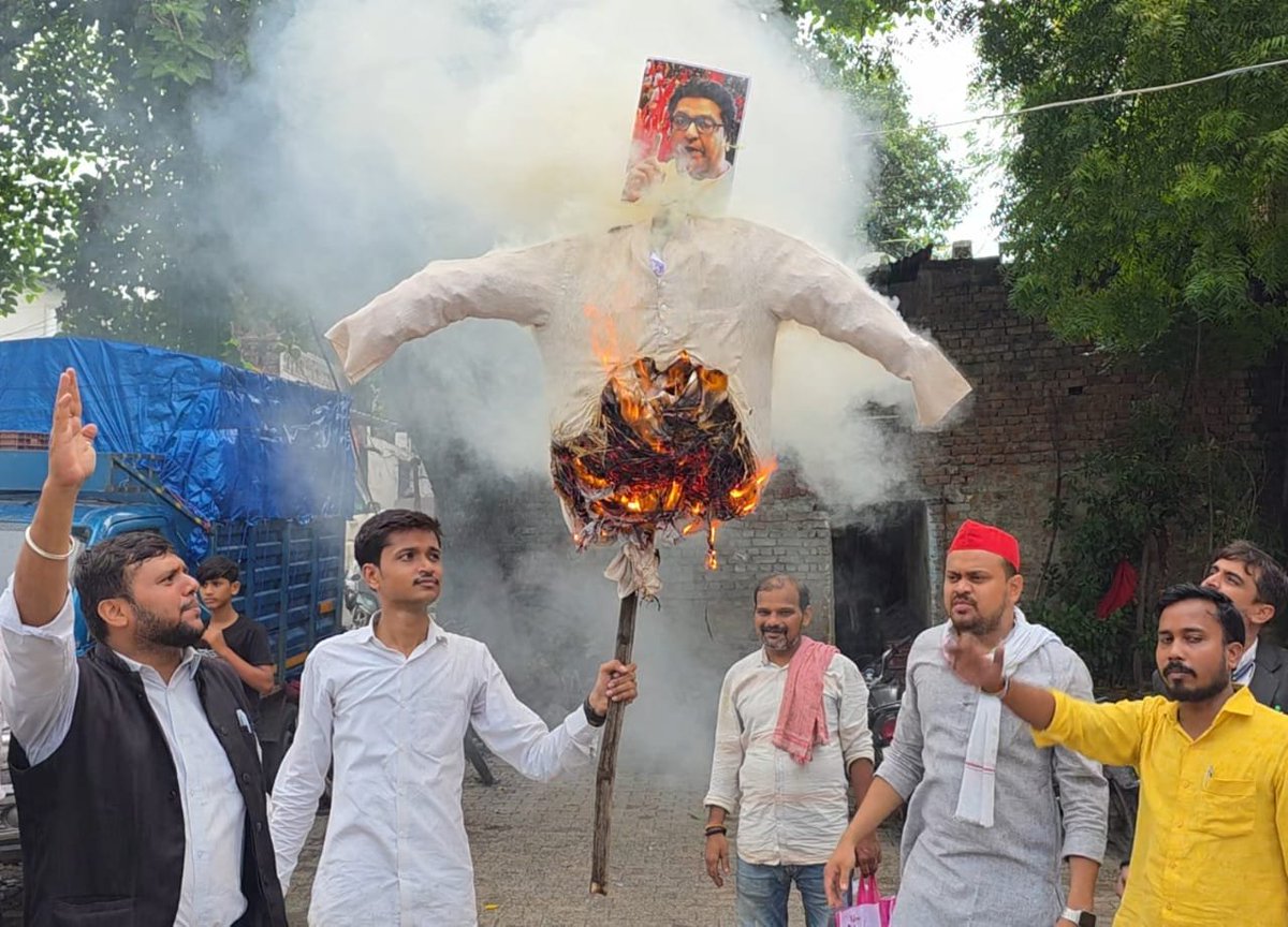 bstvlive's tweet image. 🚨वाराणसी : महाराष्ट्र में हिंदी भाषा विवाद का मामला🚨

🆔 सपा कार्यकर्ताओं ने जताया विरोध
🕵️‍♂️ सपा के यूथ ब्रिगेड विंग के कार्यकर्ताओं का विरोध
📍 राज ठाकरे के खिलाफ सपा कार्यकर्ताओं में आक्रोश
 
#Varanasi #HindiLanguageRow #SPProtest @samajwadiparty