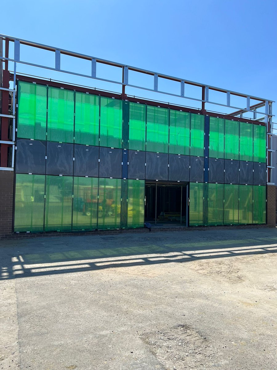 Big progress on-site at FujiFilm Margate for <a href="/bauvill/">Bauvill</a> as we get the <a href="/TechnalUK/">Technal UK</a> Tental triple-glazed curtain walling in place, complete with protective film.
Big thanks to HIRD LTD for handling the contract lift – making the heavy stuff look easy.
#Construction #CurtainWall