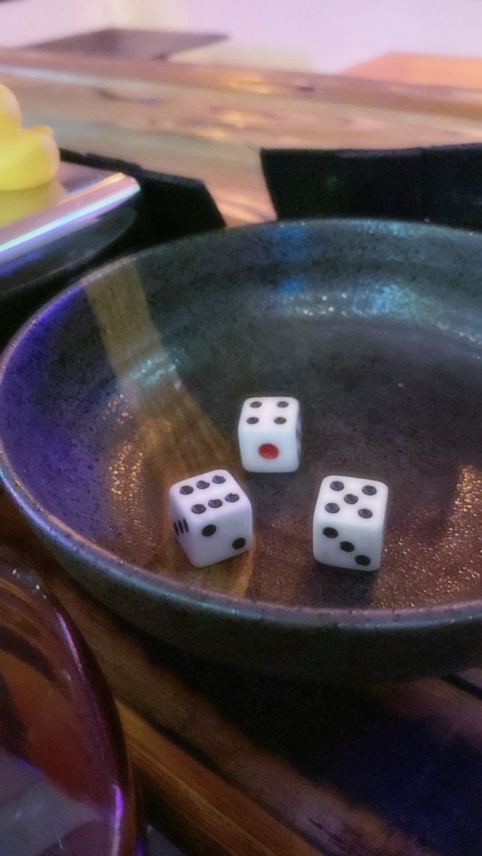 ＠BarLowdowacsso 
とるて23:00〜出勤です