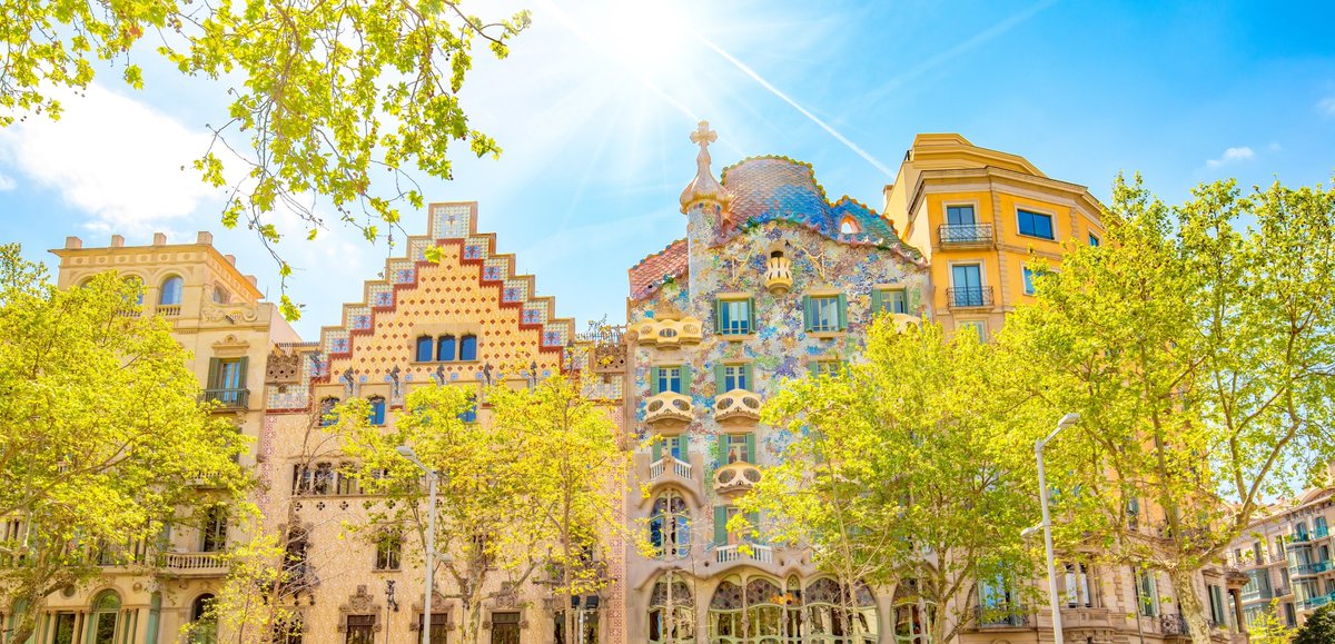 En Barcelona ir de compras es vivir la ciudad 🛍️ Boutiques históricas, moda de autor, talleres de artesanía y tiendas gourmet convierten el shopping en una experiencia cultural 🍷Una oferta única donde se mezcla tradición, creatividad y diseño en cada barrio

¿Viajas pronto y