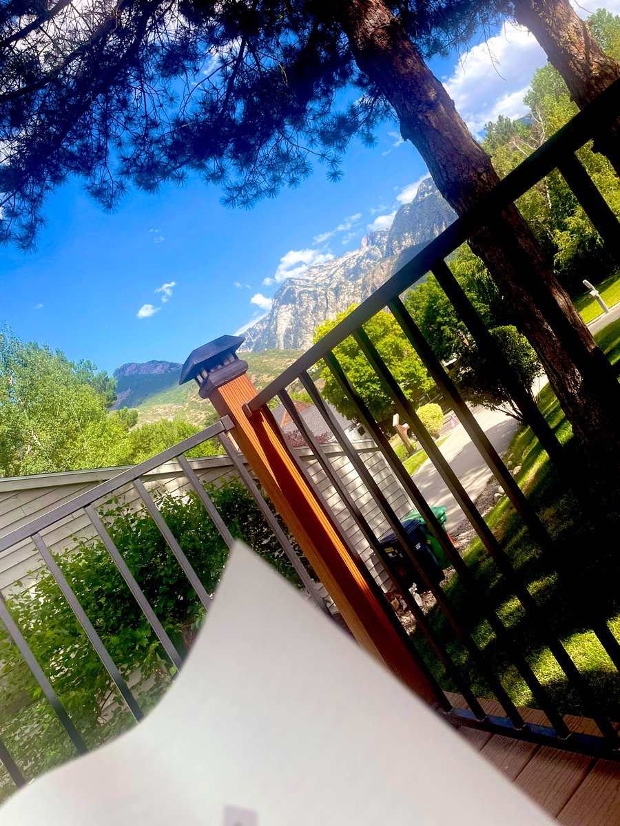 Happy Friyay!!!

⛰️☁️📖

#Utah
