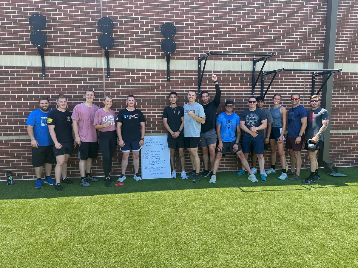 shawneeKSpolice's tweet image. Meet our newest summer interns with the Shawnee Police Department. They joined our Tactical Response Team and evening shift officers for a group workout to see how we stay prepared for the job.