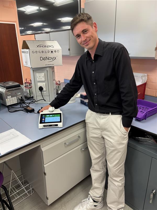 Cambridge Bioscience (@cambridgebiosci) on Twitter photo Our Instruments Business Manager, Charlie, recently had the pleasure of installing the first <a href="/DeNovix/">DeNovix Inc.</a>'s Helium 1 µL Spectrophotometer in the UK at <a href="/portsmouthuni/">University of Portsmouth</a>! 🎉
#scienceinnovation Our Instruments Business Manager, Charlie, recently had the pleasure of installing the first <a href="/DeNovix/">DeNovix Inc.</a>'s Helium 1 µL Spectrophotometer in the UK at <a href="/portsmouthuni/">University of Portsmouth</a>! 🎉
#scienceinnovation