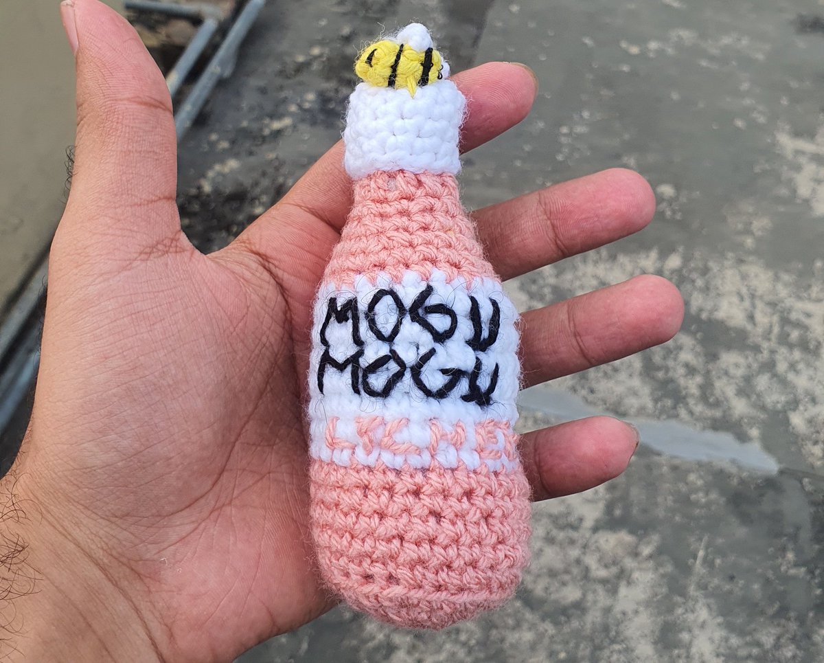 MuhammadTahaaa's tweet image. I'm truly blessed to have such an incredible best friend who cares so deeply, sending all this from another country.
Never did I imagine forming such a meaningful connection with someone from Twitter.