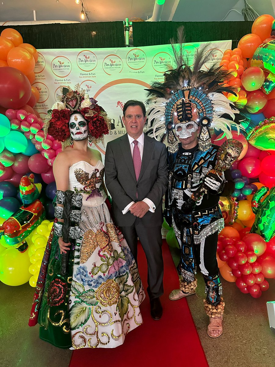 PTMunozledo's tweet photo. Inaugurando la décimo tercera edición del Festival PanAmFest #Toronto 2025 -@PanamFestTO-, dedicado a México 🇲🇽 con especial énfasis en sus tradiciones culturales, riqueza musical y espléndida gastronomía reconocida por la #UNESCO como patrimonio intangible de la humanidad (2010) https://t.co/I2Cmfb594I