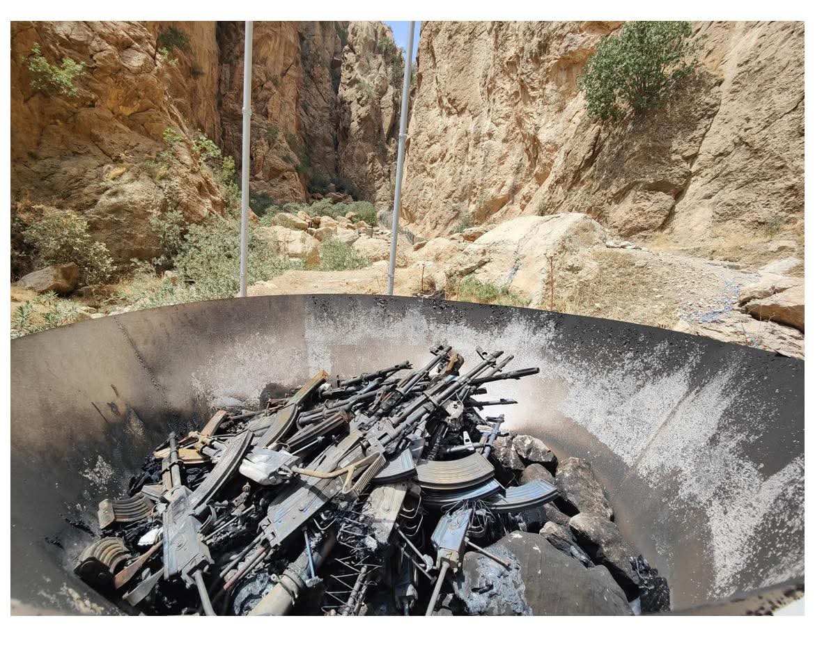 En kötü barış, en haklı savaştan daha iyidir. 
                   Cicero