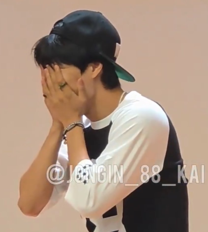 HE IS SO PRECIOUS I CANT 😭😭😭