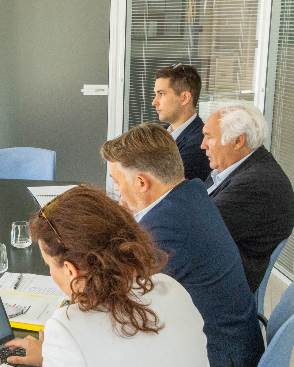 [#Institutionnel]
🤝 Hier, à la Maison du sport français, la présidente du #CNOSF, <a href="/AOC1978/">Amélie Oudéa-Castéra</a>, accompagné de son Vice-Président Pascal Grizot, a reçu Patrick Appéré, président du @ReseauANDES, accompagné de son secrétaire général, Vincent Saulnier. 

Cette rencontre a marqué une