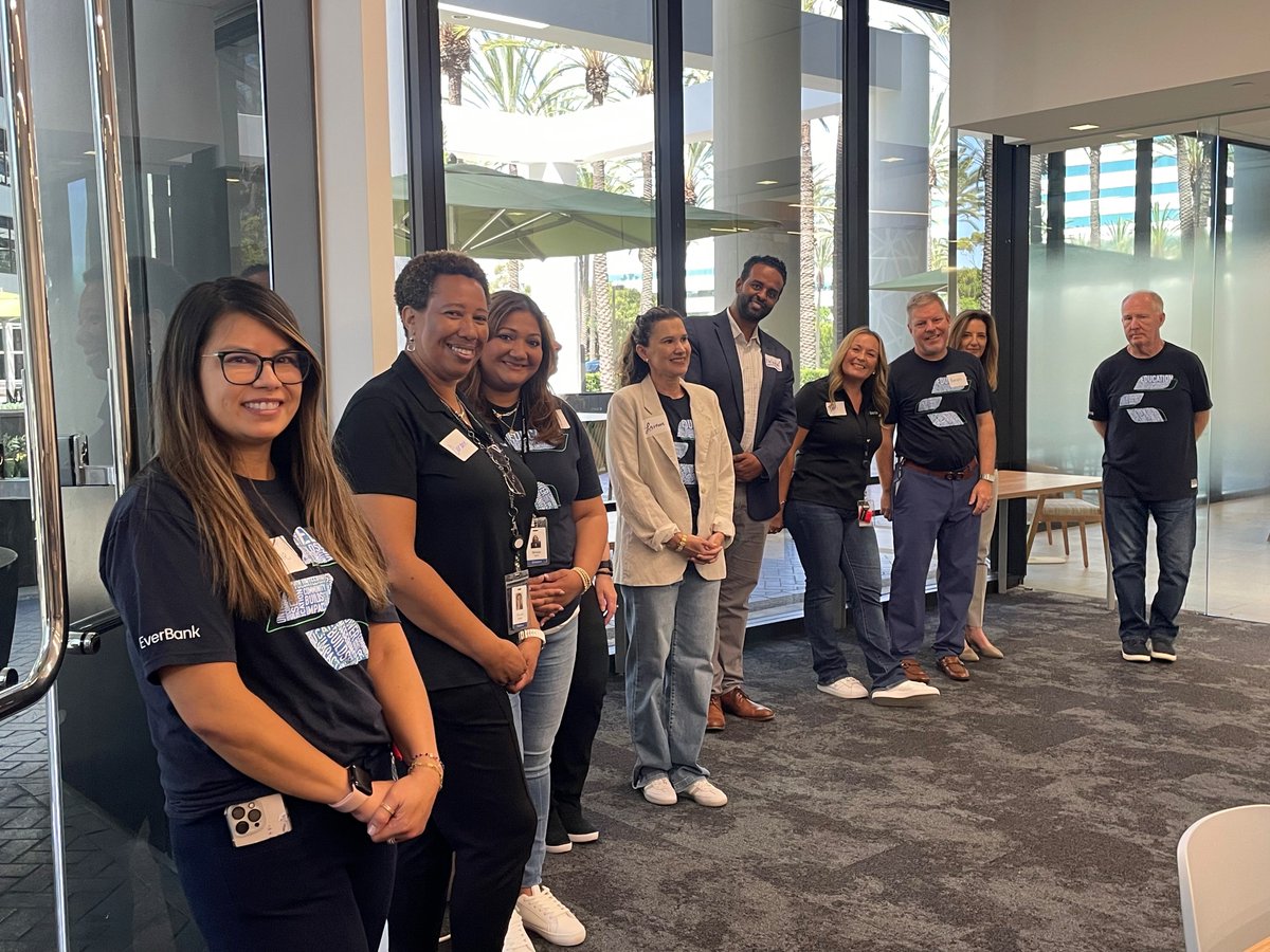 EverBank's tweet image. At EverBank, we believe in investing in the next generation of leaders. We partnered with @ThriveScholars to host a career exploration event providing insights, mentorship and a closer look at the paths available in the world of finance. 💡 📚
#EverBankBuilds
*Member FDIC