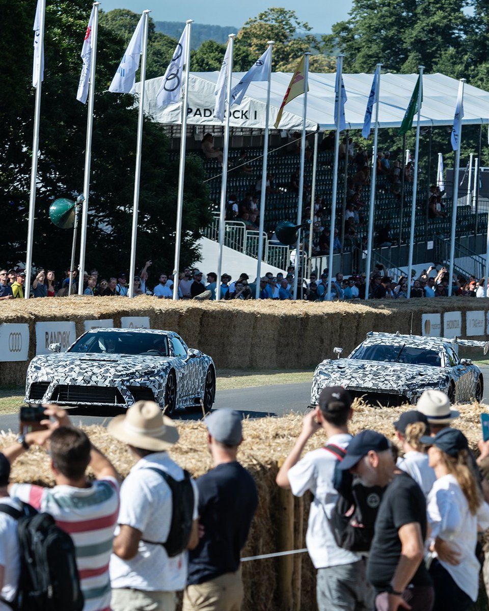 ¡Dos de los nuevos deportivos de TOYOTA suben a toda velocidad el legendario ascenso de GOODWOOD!

Este año se celebra el 75º aniversario de la #F1 y los pilotos Esteban Ocon y Ollie Bearman se pondrán al volante del GT Concept y del GT Racing Concept los días 12 y 13 de julio.