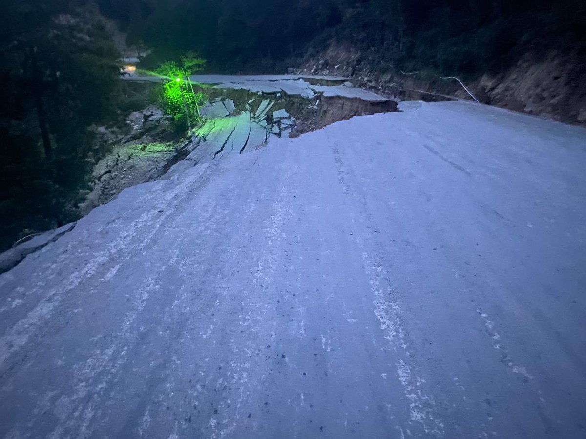 ¡iNFORMACIÓN IMPORTANTE! ⚠️

Debido a hundimiento en la CA-4, en el sector de Ocotepeque, Honduras (a unos 10 km de la frontera El Poy, Chalatenango), el paso hacia esta zona fronteriza desde el lado de Honduras hacia El Salvador permanece cerrado temporalmente.

Este incidente