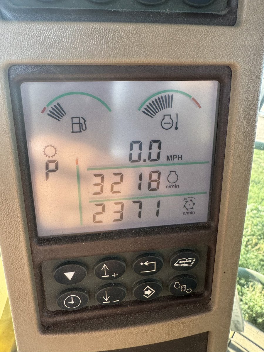 silagechopper's tweet image. Got my silage cutter out so someone could start fixing shit. Ain’t got as many hours on it as I was thinking. Not doing anything is paying off!!