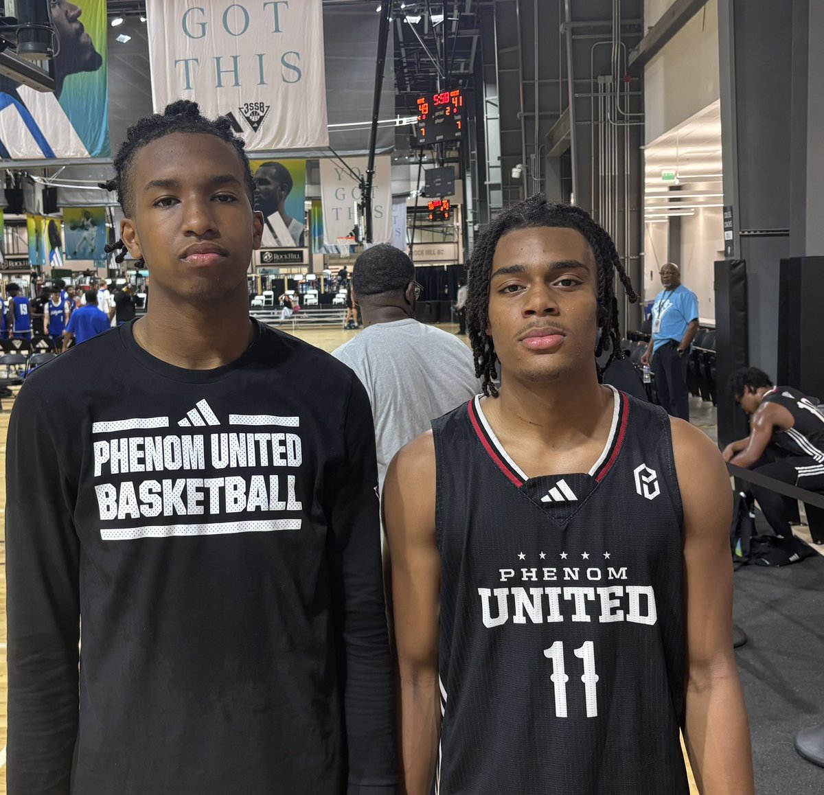 _MikeRoth's tweet image. Dominant early morning win for @Phenom_United 15 U at the #3ssb Palmetto Road Championship
Southwest Ohio prospects @JashawnCoffey (right, Lebanon) and @Kal3eb (left, Northmont) were standouts in the win
Read about this duo and more in @PrepHoopsOH standouts tonight