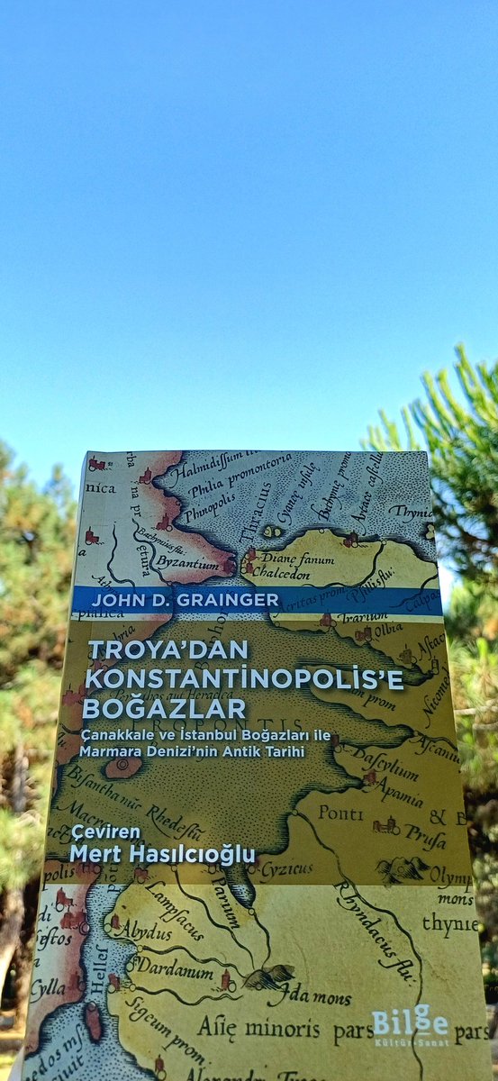 Boğazlar ın herhangi bir kıyısında bilinen en eski kalicı yerleşim, İstanbul Boğazı'nın doğusunda ve İzmit Körfezi'nin kuzey kıyısında bulunan ve Kadköy'ün bir semti olan Fikirtepe'dedir; aynı insan grubunun benzer bir yerleşimi de birkaç kilometre doğudaki Pendik'tedir.