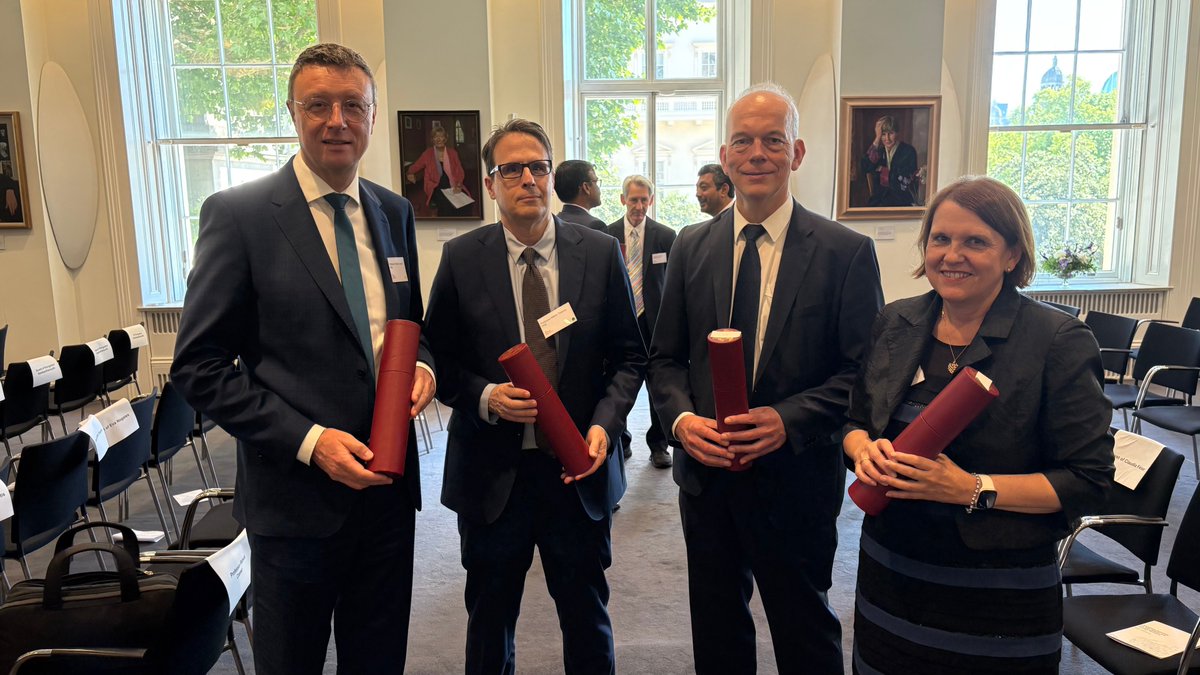 maxplanckpress's tweet image. Thrilled that Patrick Cramer @mpgpresident was elected a Foreign Member @royalsociety, here at today's event! 🥳Congratulations also to Max Planck appointees Miltos Tsiantis @mpipz_cologne , elected as Fellow, Detlef Lohse & Claudia Felser @mpi_CPfS - science is international!😊