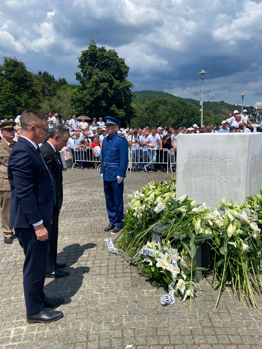 AusAmbVIE's tweet image. Together with the people of 🇧🇦 and the international community, 🇦🇺 led by Assistant Minister @JulianHillMP remembered the victims of the #Srebrenica genocide and honoured their families and survivors. #Lestweforget #Srebrenica30