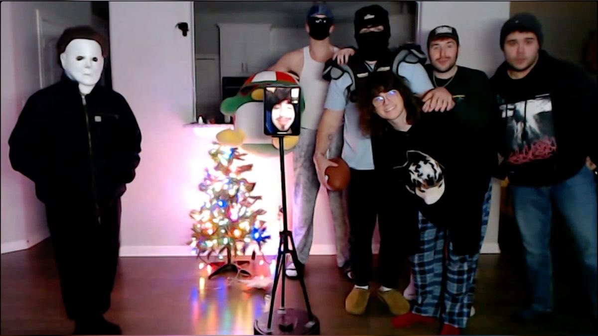 DailyTGCPodcast's tweet image. GROUP PHOTOOO!! (and Micheal Myers I guess..)