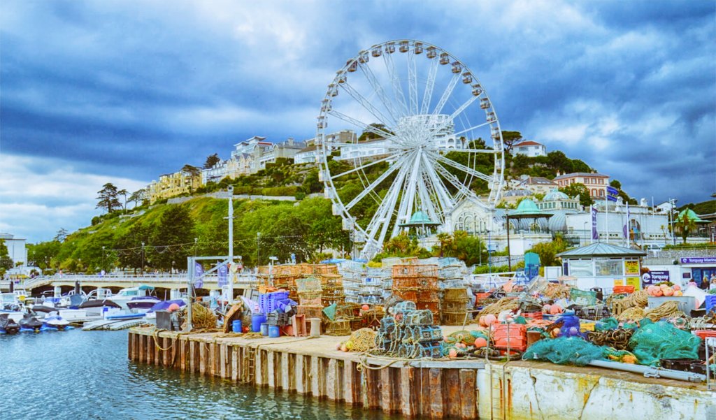 NonDiaCritical's tweet image. Tak dnes vykladka v Torquay na pobrezi Devonu🇬🇧🚚📦. Anglicka riviera, rodiste Agaty Christie a byvala turisticka destinace. Navic zde sidli (pro followery @BlanikZ dobre znama) firma Sunseeker⛵️. Mnozi to zde dnes oznacuji za diru, ale porad tady najdete par krasnych spotu📸.…