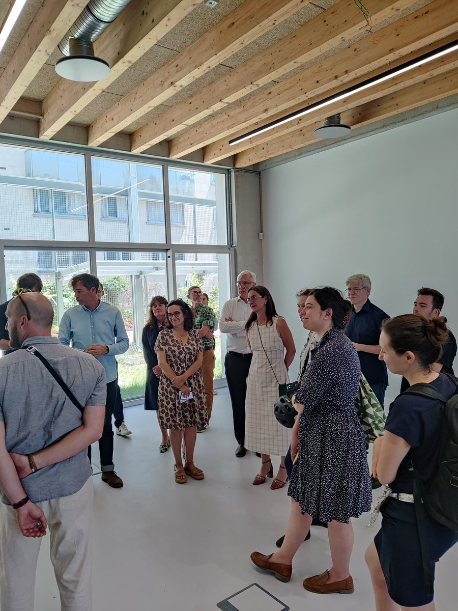 EPierreMarie's tweet image. Le chantier de l’École Bleue touche à sa fin ! Aux côtés de la @_RIVP_ et de nos partenaires, nous avons visité ce futur lieu d’enseignement dédié au design et à l’architecture d’intérieur. Un projet structurant de la ZAC Porte de Vincennes !