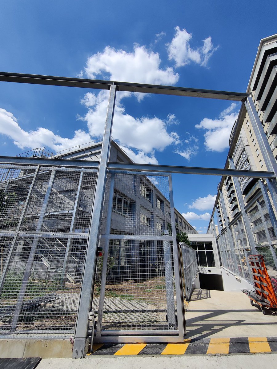 EPierreMarie's tweet image. Le chantier de l’École Bleue touche à sa fin ! Aux côtés de la @_RIVP_ et de nos partenaires, nous avons visité ce futur lieu d’enseignement dédié au design et à l’architecture d’intérieur. Un projet structurant de la ZAC Porte de Vincennes !