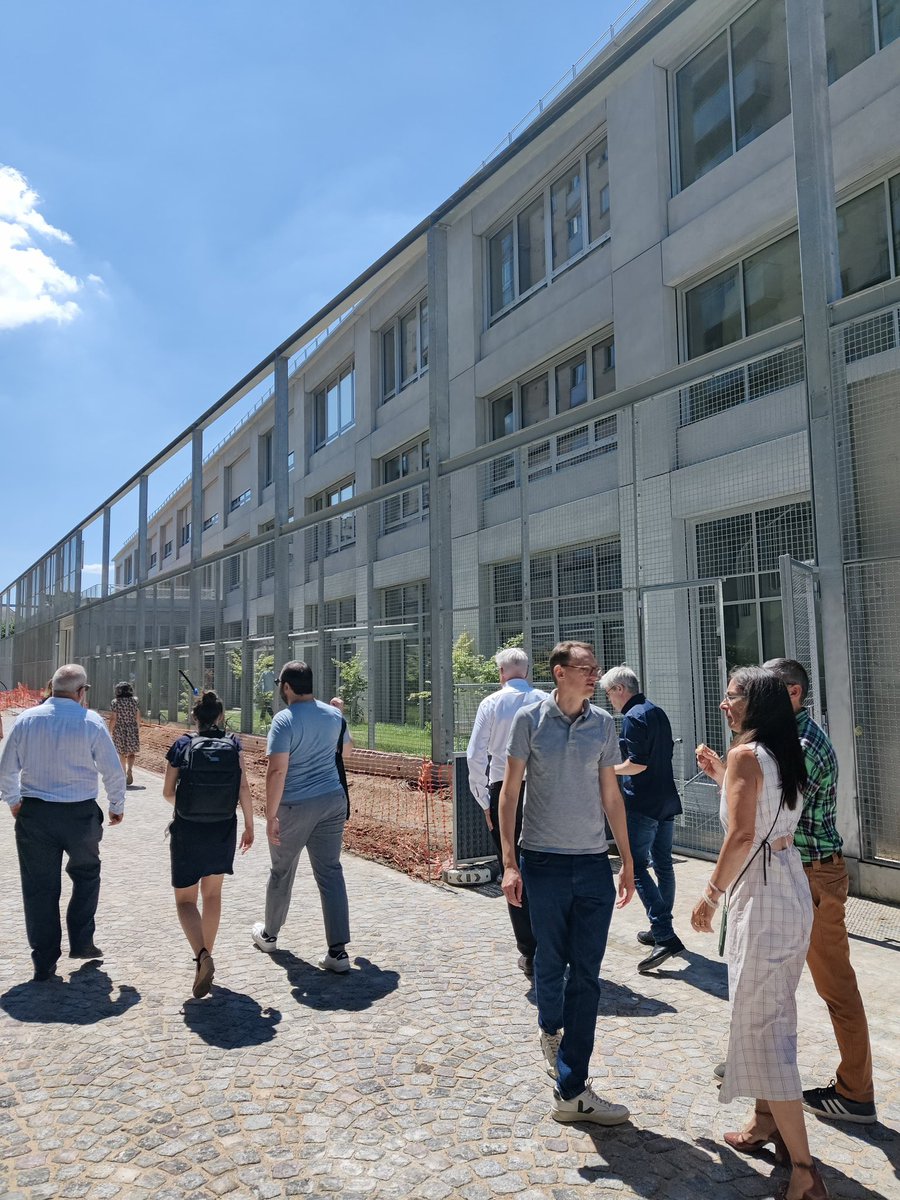 EPierreMarie's tweet image. Le chantier de l’École Bleue touche à sa fin ! Aux côtés de la @_RIVP_ et de nos partenaires, nous avons visité ce futur lieu d’enseignement dédié au design et à l’architecture d’intérieur. Un projet structurant de la ZAC Porte de Vincennes !