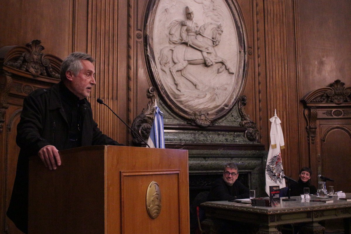 Ayer en la Legislatura porteña, junto a <a href="/pbetito/">Beto Pianelli</a>, <a href="/CarlosTomada/">Carlos Tomada</a>, <a href="/HugoYasky/">Hugo Yasky</a>, <a href="/MaiaDaer/">Maia Daer</a> y <a href="/claudioaferreno/">Claudio Ferreño</a>, presentamos un proyecto para declarar de interés para el trabajo y la salud, el libro “Asbesto: un asesino al acecho en los túneles de Buenos Aires”, de Hernán Rubio.