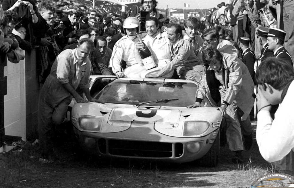 David Sánchez Olmos 🇲🇽 🌳 (@dsoracing) on Twitter photo Hoy hace 54 años perdíamos a Pedro Rodríguez de la Vega, leyenda mexicana ganador de las <a href="/24hoursoflemans/">24 Hours of Le Mans</a> en 1968 con un GT40. Ganador de 2 GPs de <a href="/F1/">Formula 1</a>, 7 podios. Hizo a <a href="/PorscheRaces/">Porsche Motorsport</a> campeona de prototipos con el mítico 917k.
Fotos: <a href="/Marco_Coello/">Marco Coello</a> Hoy hace 54 años perdíamos a Pedro Rodríguez de la Vega, leyenda mexicana ganador de las <a href="/24hoursoflemans/">24 Hours of Le Mans</a> en 1968 con un GT40. Ganador de 2 GPs de <a href="/F1/">Formula 1</a>, 7 podios. Hizo a <a href="/PorscheRaces/">Porsche Motorsport</a> campeona de prototipos con el mítico 917k.
Fotos: <a href="/Marco_Coello/">Marco Coello</a>