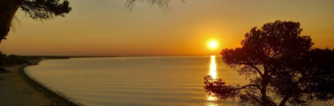 <a href="/PanoPhotos/">Panoramas 📸📱</a> Sun rising in the #horizon