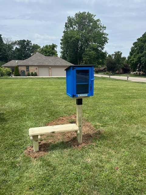 There are now Little Libraries at four township parks. The newest were just added at Zengel and Reeder parks. The others are located at Waldruhe and Crains Run! Grab a book in the Little Library,grab a seat on the bench and enjoy! #miamitwppride